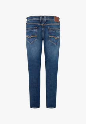 Μπλε τζιν παντελόνι σε slim fit, με δύο πίσω τσέπες και αντίθεση στην ραφή. Η ζώνη διαθέτει μία καφέ δερμάτινη ετικέτα.