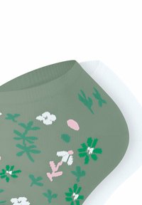 Groene en witte sokken met bloemmotieven in roze en groen. Het materiaal is geribbeld, met een gladde textuur en een klassieke sokvorm.