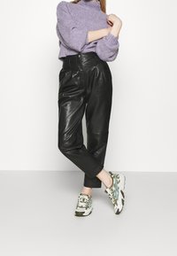 Monki Stickad tröja - purple