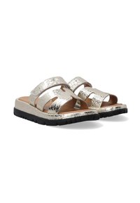 Metallic sølv slide sandaler med to brede stropper, åben tå design, tekstureret overdel, polstret sål og sort gummiydersål.