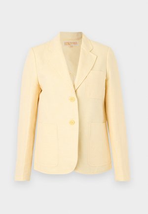 Blazer jaune clair avec revers crantés, deux boutons devant, trois poches extérieures et manches longues sur fond uni.