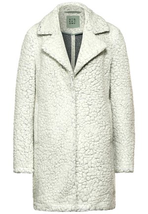 Kremhvid tekstureret imiteret fåreskind frakke med bred reverskrave og lange ærmer, frontlukning og indvendig mærke med teksten "Street One."