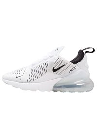 Bílé tenisky Nike Air Max 270 s černými logy swoosh, prodyšný síťovaný svršek a velká průhledná vzduchová bublina v podrážce na patě.