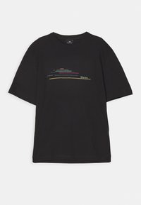 T-shirt noir à manches courtes avec lignes horizontales multicolores et logo "PS Paul Smith" sur la poitrine, col rond.