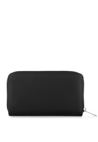 Portefeuille en cuir noir avec une texture lisse, de forme rectangulaire et une fermeture éclair tout autour. Inclut des accents en métal de couleur argent.