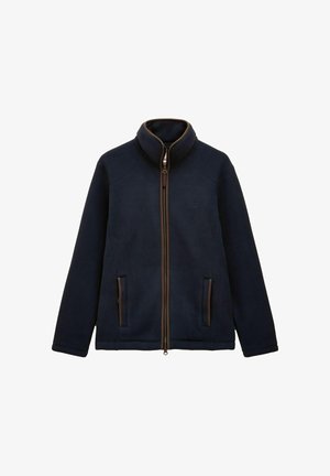 Granatowa polarowa kurtka z pełnym zamkiem błyskawicznym z przodu, stójką i dwoma zapinanymi na zamek bocznymi kieszeniami wykończonymi brązowym obszyciem.