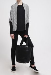 Even&Odd Cardigan - black