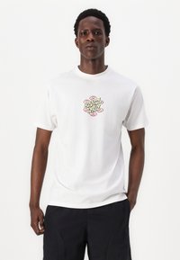 White short-sleeve t-shirt made of cotton, featuring a colorful "Santa Cruz" graphic on the front, round neck, and relaxed fit.