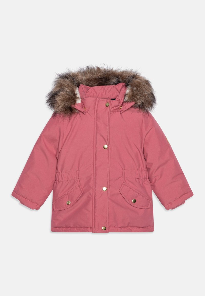 Veste matelassée rose avec capuche en fausse fourrure, deux grandes poches avant, poignets élastiqués et détails en métal doré.