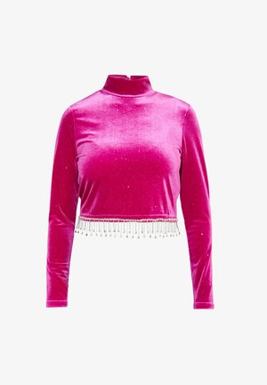 Fuchsia fluwelen crop top met lange mouwen, voorzien van een hoge hals en een franjerand van kralen voor extra detail.