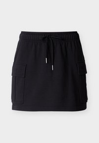 Μαύρη φούστα με κορδόνι, κατασκευασμένη από μαλακό βαμβάκι, με δύο πλαϊνές τσέπες τύπου cargo και ριμπ ζωνάκι στη μέση. Casual και λειτουργικός σχεδιασμός.