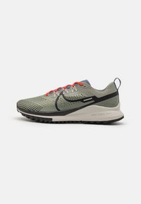 REACT PEGASUS TRAIL 4 - Løpesko for mark - dark stucco/black/light orewood brown/cosmic clay/glacier blue