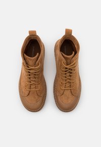Even&Odd Botines con cordones - cognac