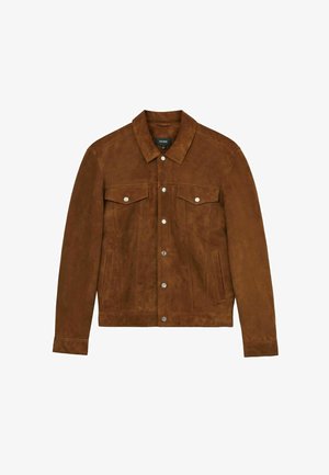 Braune Wildlederjacke mit Kragen, vorderen Taschen und Knopfverschlüssen, vor einem schlichten weißen Hintergrund präsentiert.