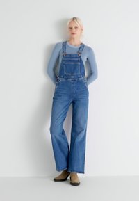 Wrangler FLARE OVERALL - Salopette - essential denim