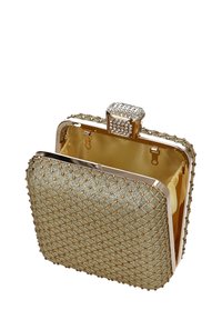 Plic metalic auriu cu textură matlasată, decorat cu mici cristale strălucitoare, având o închidere în formă de diamant și căptușeală din satin.