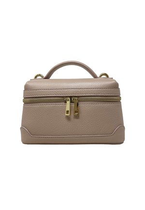 Borsa a mano rettangolare strutturata in morbida pelle beige, con manico superiore, doppia cerniera con finiture dorate e sottili accenti testurizzati.