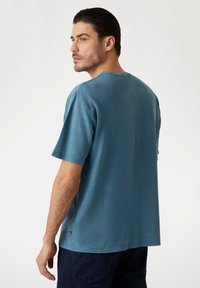 Guess FRONT - Camiseta estampada - blau
