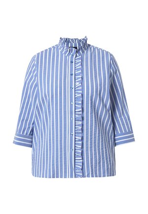 Blau-weiß gestreifte Bluse mit vertikalen Streifen, Rüschenkragen und geknöpftem Vorderteil, dreiviertellange Ärmel mit Manschettendetails.