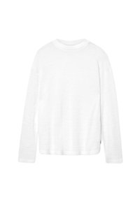 Hvid langærmet strikket sweater med rund hals og subtil horisontal tekstur mønster.