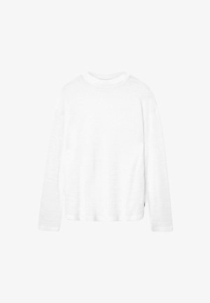 Biały sweter z długim rękawem, wykonany na drutach, z okrągłym dekoltem i subtelnym poziomym wzorem teksturowanym.