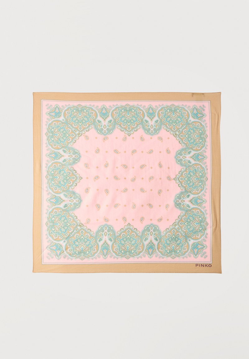 Τετράγωνο μαντήλι με μπεζ περίγραμμα, ροζ κέντρο και περίπλοκα μοτίβα σε πεϊσλεϊ τυρκουάζ και χρυσό, με το λογότυπο "Pinko" στη κάτω γωνία.