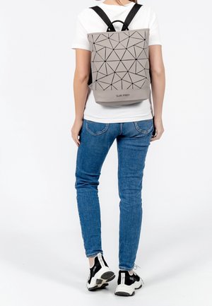 SURI FREY, Sac à dos - taupe