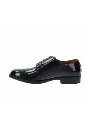 Scarpa da uomo in patent leather nera con design elegante, punta arrotondata e allacciatura frontale. Finitura liscia e colore nero solido, tacco basso.