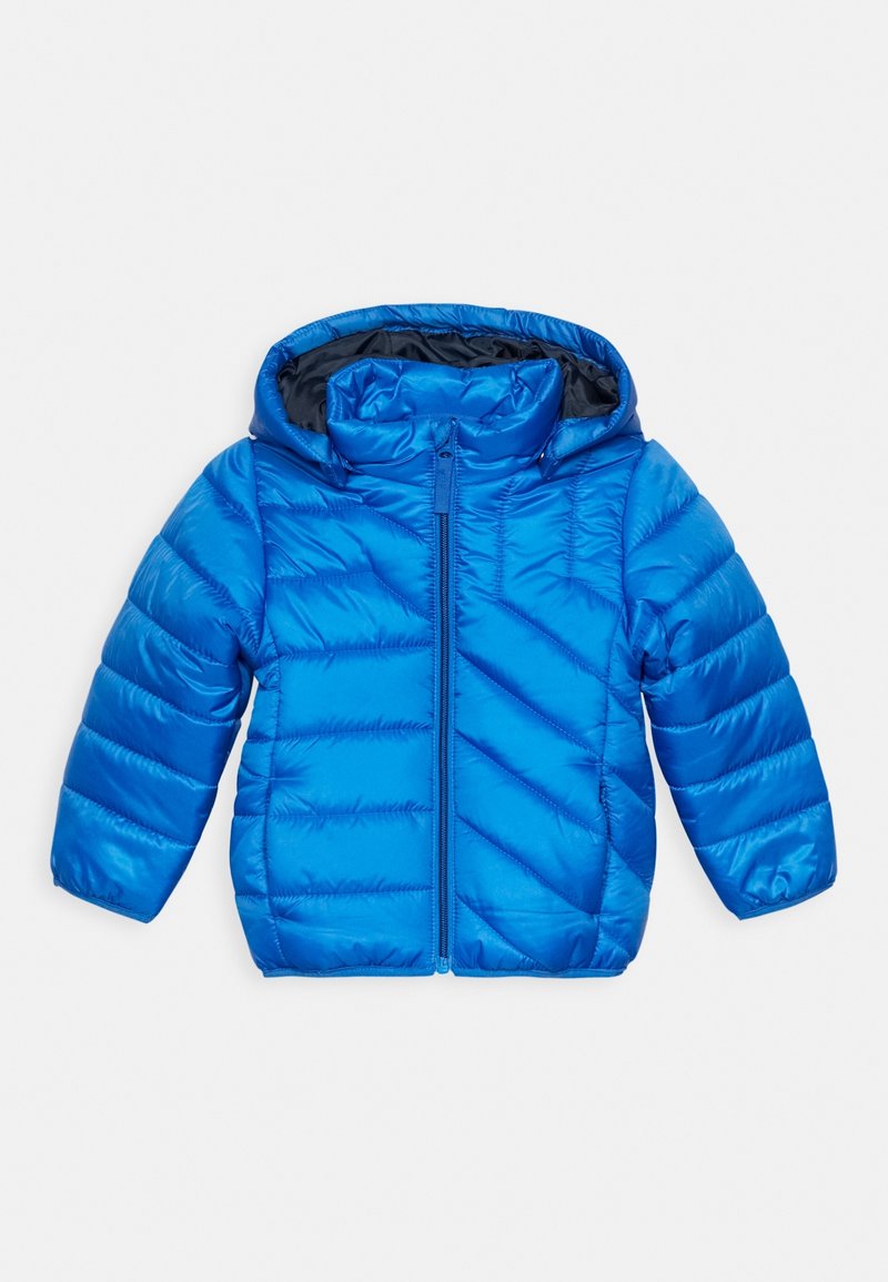 Veste matelassée bleue avec capuche, présentant un design matelassé, une fermeture éclair à l'avant et des poignets élastiqués pour un ajustement parfait. Tissu lisse et brillant.