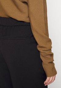 DRYKORN Kalhoty - black