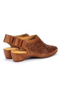 Pikolinos ROMANA - Sandalias - light brown