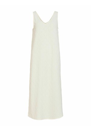 Hosszú, ujjatlan fehér ruha V-nyakkivágással és finom, texturált mintával, egyszerű fehér háttéren bemutatva.