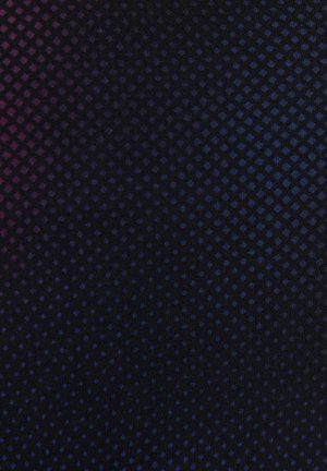 Zwarte stof met een ruitpatroon in verschillende tinten blauw en paars. De textuur lijkt glad met een lichte glans.