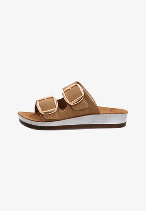 Sandalo scivolo in suede marrone con due grandi fibbie dorate e suola platform bianca con fondo nero antiscivolo.
