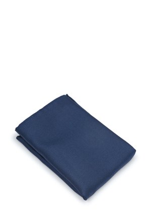 Diepblauwe textiel met textuur, netjes gevouwen, met een gladde oppervlakte en een effen kleur, zonder patronen of zichtbare hardware.