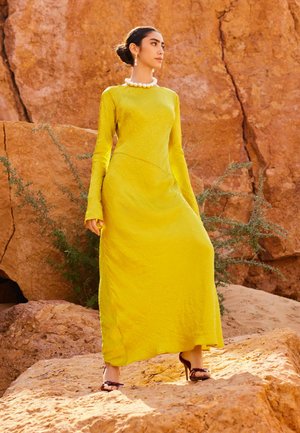 COLUMN REGULAR FIT - Ballkleid - ochre yellow