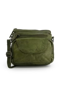 Oliwkowa skórzana torebka crossbody z przednią kieszonką na zamek błyskawiczny, klapą oznaczoną "Venezia" oraz regulowanym paskiem z metalową klamrą.