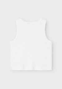 Débardeur en coton blanc avec une texture côtelée, sans manches, encolure ronde et ourlet droit au niveau de la taille.