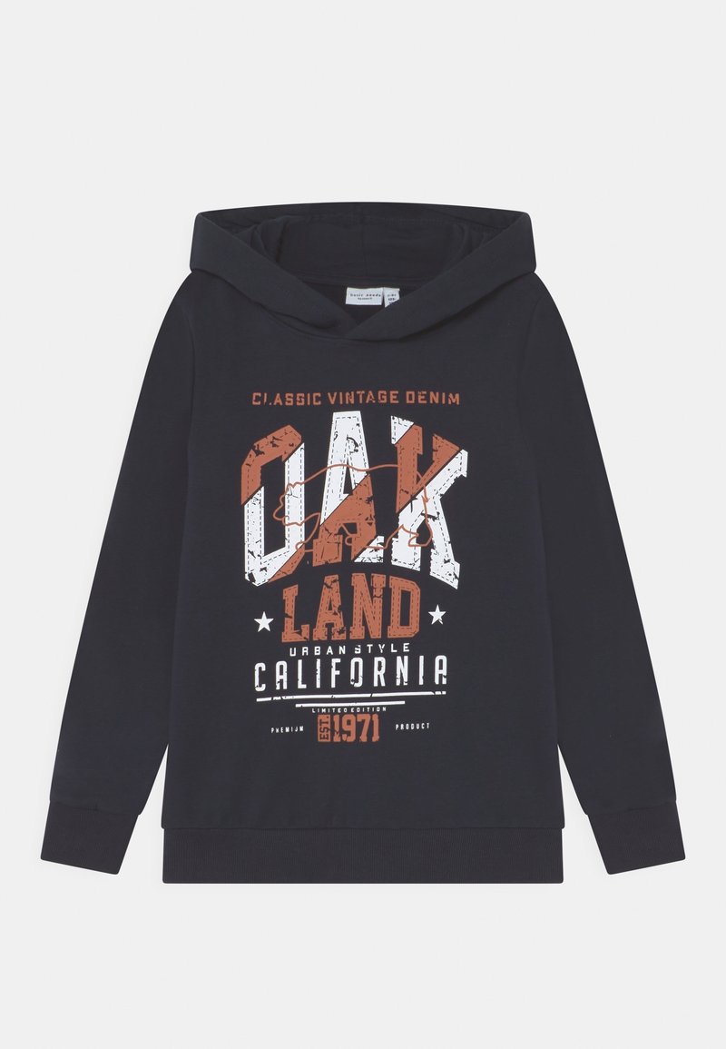 Svart huvtröja i bomull med ett grafiktryck i vitt och orange som säger "OAK LAND CALIFORNIA 1971" med vintage-stil.