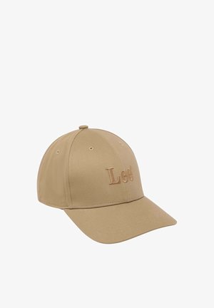 Beige Baseballkappe mit gestickten Belüftungslöchern und "Lee" auf der Vorderseite gestickt, dargestellt vor einem weißen Hintergrund.