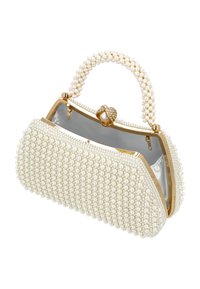 Geantă albă decorată cu perle, cu o formă curbată, accesorii aurii și un mâner cu mărgele. Închizătura are un cataramă împodobită cu strasuri.