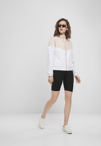 Urban Classics ARROW  - Vjetrovka - lightpink/white