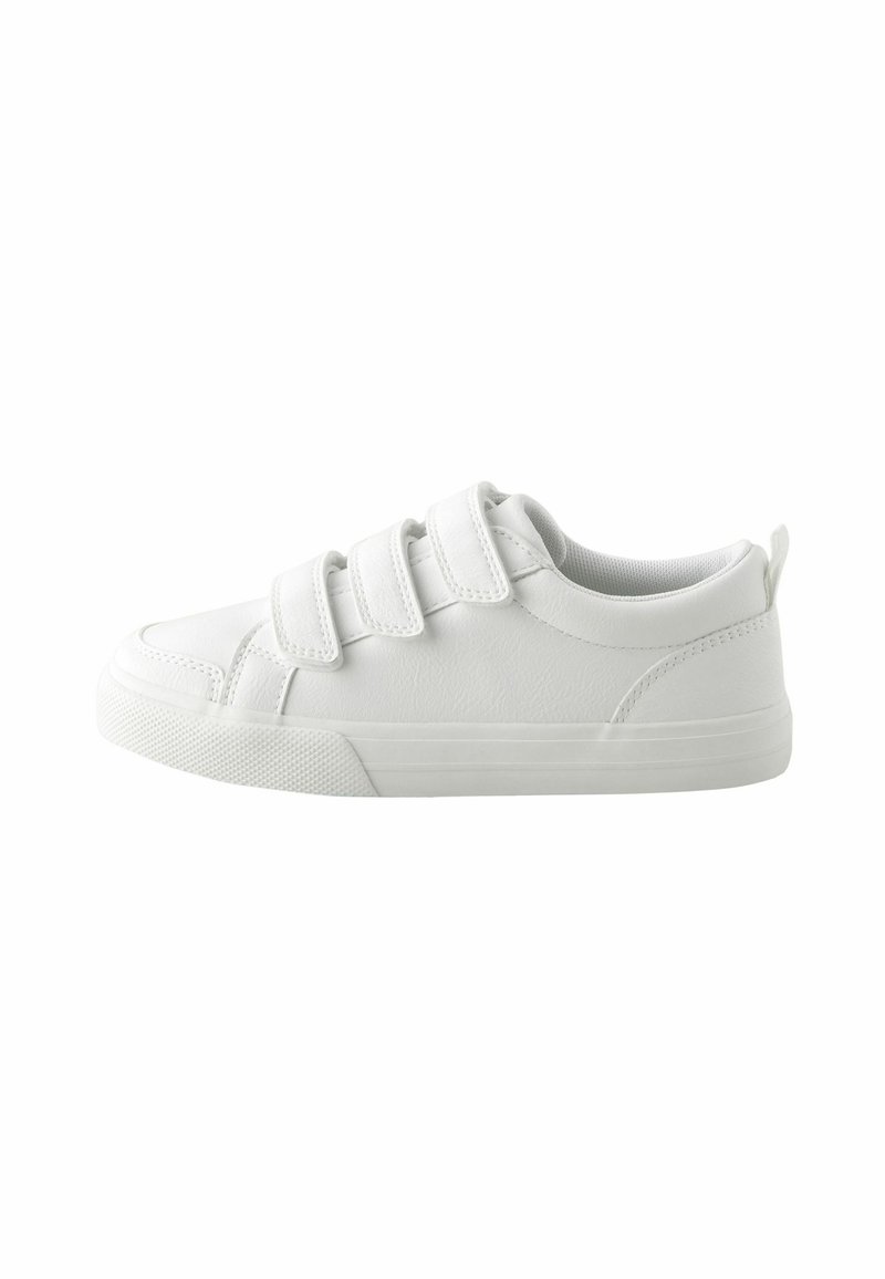 Weiße Sneaker mit glattem Lederoberteil, drei Klettverschlussriemen, runder Zehenpartie und strukturiertem Gummisohle.