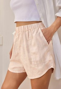 Next EASY PULL ON  REGULAR FIT - Šortky - neutral