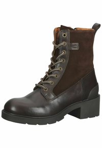 Bottine en cuir marron et daim avec un bout arrondi, un laçage à l'avant et un talon bloc. Dotée d'œillets métalliques et d'une doublure contrastante beige.