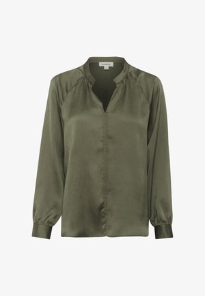 Olíva zöld blúz puha, fényes anyagból, V-nyakkivágással, hosszú ujjal és laza szabással. Ráncolt vállakkal és sima textúrával rendelkezik.