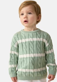 Pull en vert menthe avec des rayures blanches, présentant une texture en tricot cable et des poignets côtelés. Design classique à col rond, adapté aux enfants.