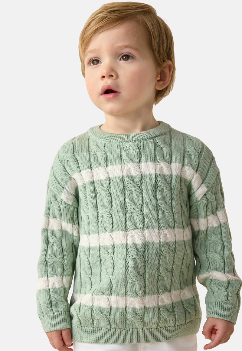 Pull en vert menthe avec des rayures blanches, présentant une texture en tricot cable et des poignets côtelés. Design classique à col rond, adapté aux enfants.