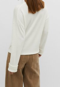 Stradivarius Sweter