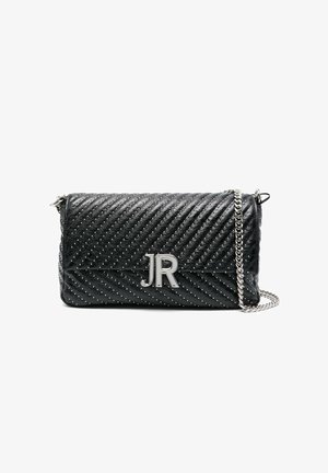 Borsa a tracolla in pelle nera trapuntata con borchie argentate e una tracolla in metallo, caratterizzata da un prominente logo "JR" argentato sul davanti.